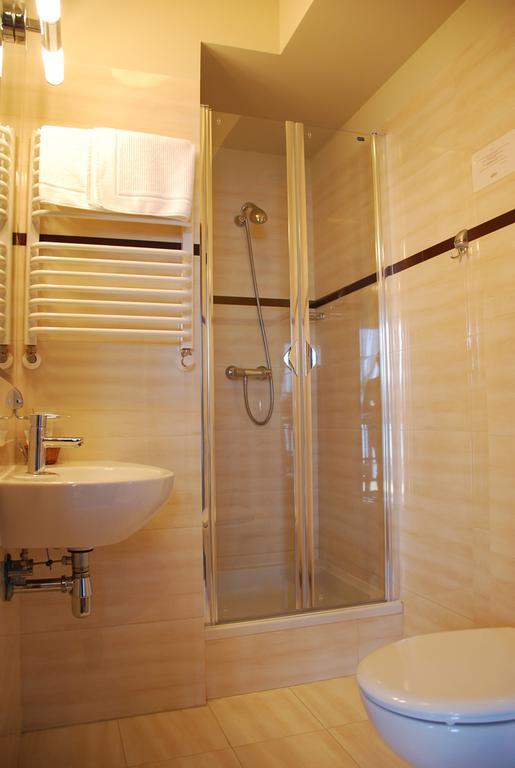 Hotel Sloneczny Brzeg Biskupiec  Cameră foto